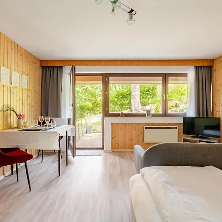 An Wanderwegen Gelegen Mit Terrasse Und Boxspringbett 公寓 *